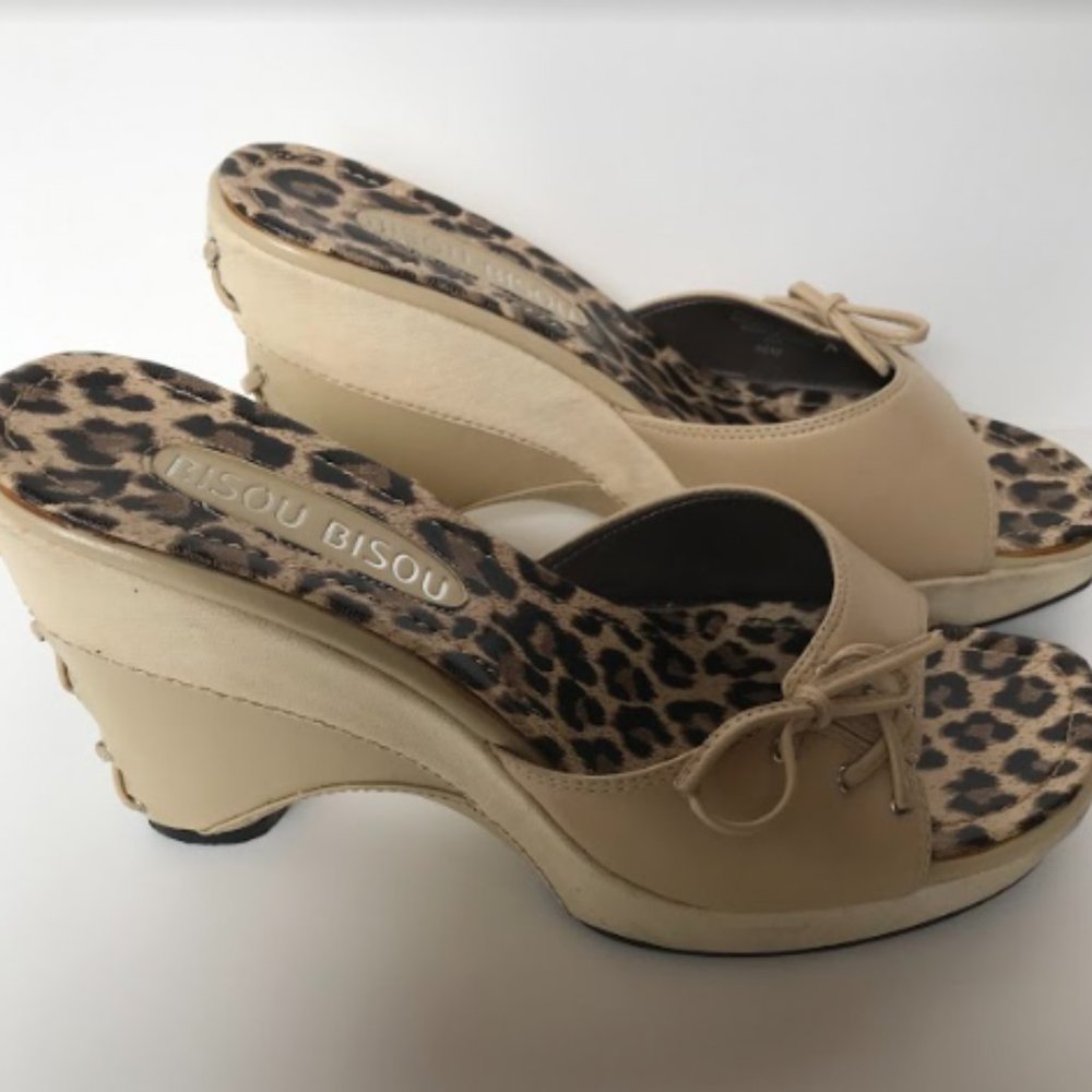 Bisou Bisou slide wedge sandal